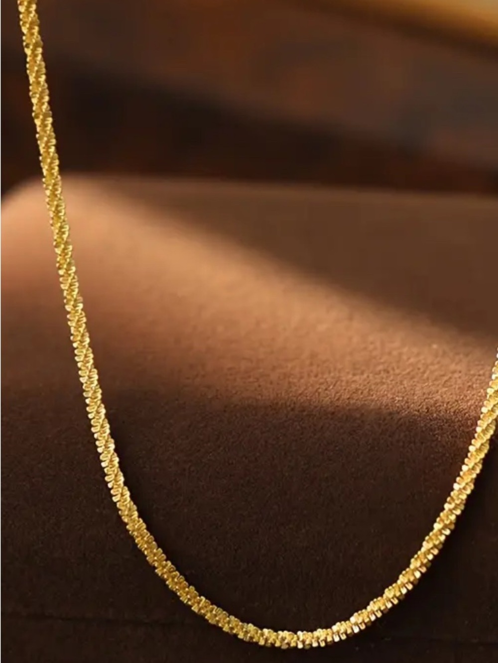 Gucci authentic Gold-tone Crest Knight Pendant Charm necklace - Picture 4 of 6